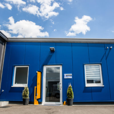 kks-kohlensäure-und-trockeneis-bürogebäude-eingang